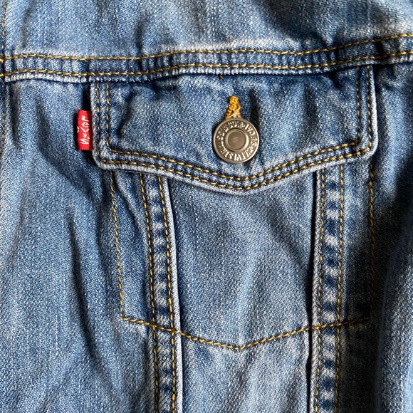 Levi’s Denim Jacket - Picture 5 of 7